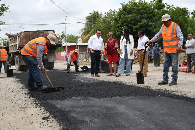 Llevan Plan Bienestar al sur de Mérida para pavimentar calles