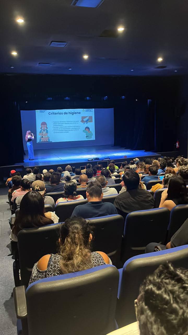 El Ayuntamiento capacita sobre comida sana a vendedores de los alrededores de las escuelas