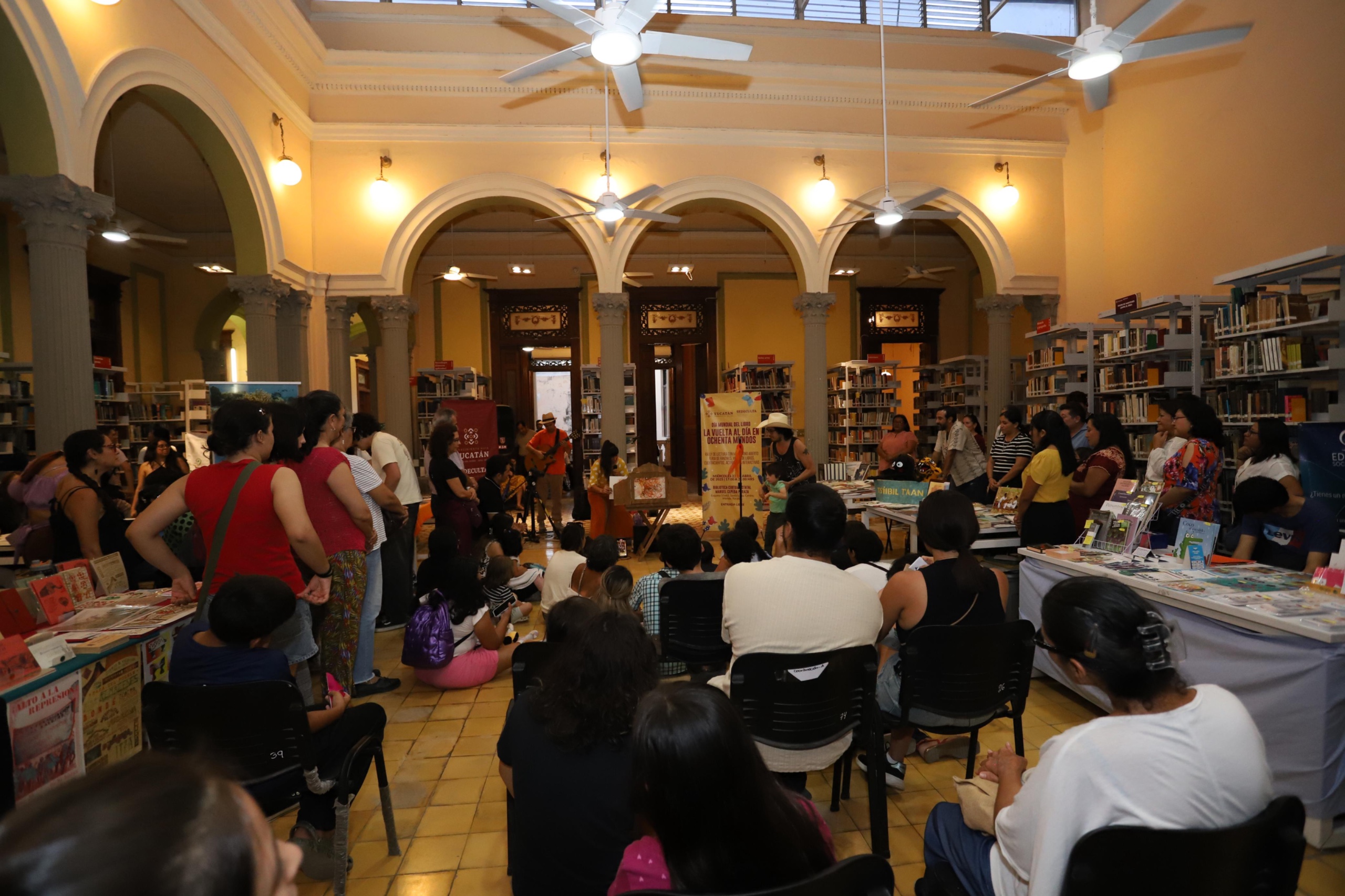 La Biblioteca Manuel Cepeda Peraza vive entre jóvenes el Día Internacional del Libro