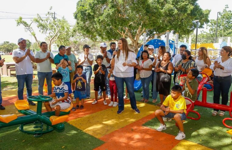 Entrega Cecilia Patrón parque y biblioteca en Xcanatún