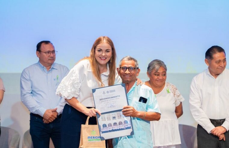 Reconoce Cecilia Patrón a trabajadores del Ayuntamiento de Mérida