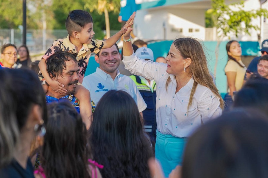 Celebra Cecilia Patrón a la niñez meridana: Sean felices y jueguen mucho todos los días