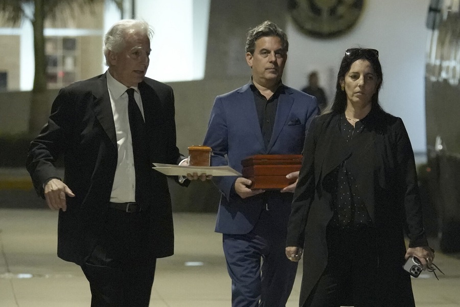 Los restos de Mario Vargas Llosa fueron cremados y entregados a sus tres hijos