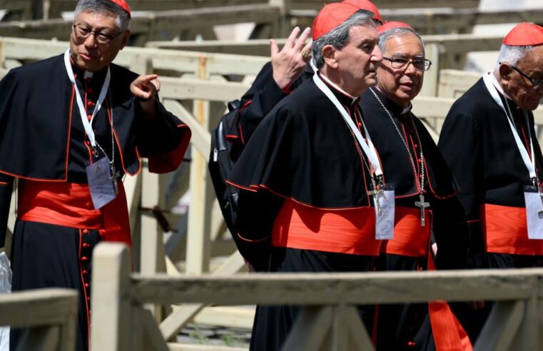 Este es el sueldo base de un cardenal y los otros beneficios que perciben cada mes