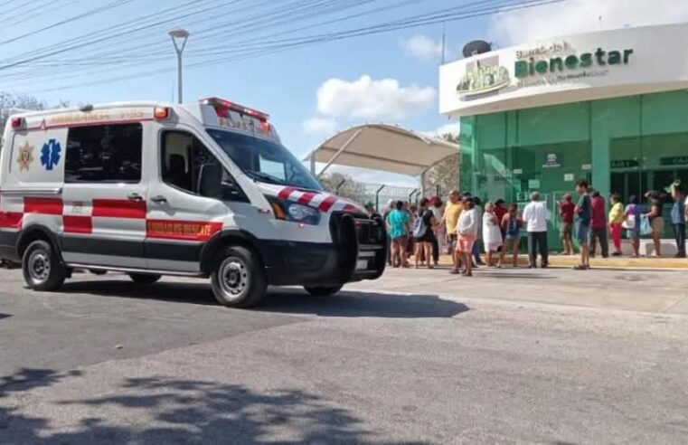 Abuelita acude a cobrar su pensión y termina en el hospital por golpe de calor