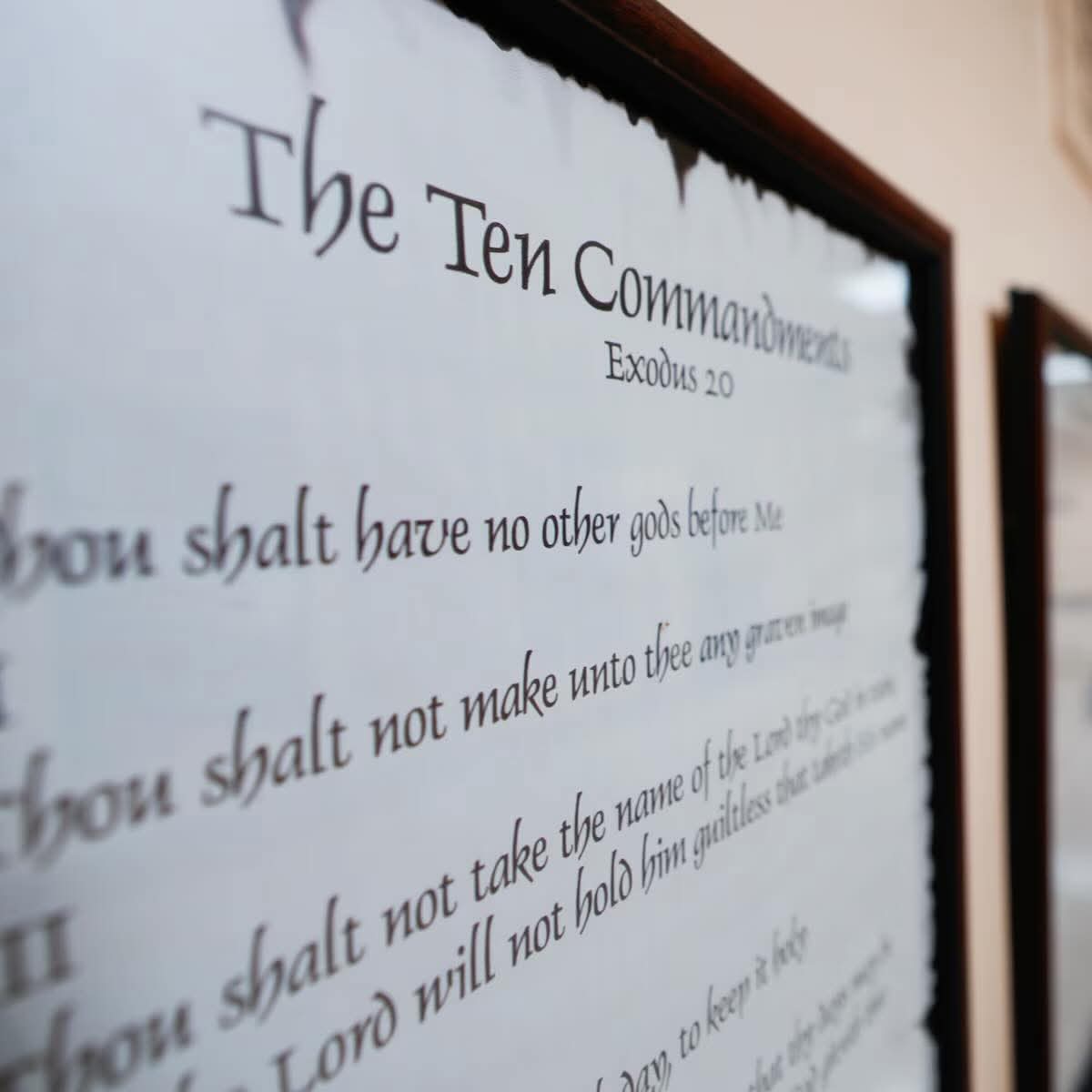 Estados Unidos: Diez Mandamientos serán colocados en todos los salones de colegios