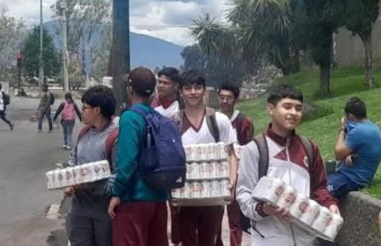 Jóvenes construyendo el futuro de México: saquean camión de cerveza