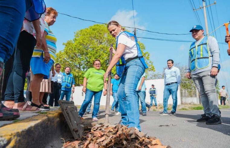 Cecilia Patrón arranca en el sur de la ciudad operativo de limpieza de rejillas