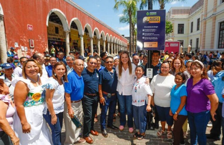 Cecilia Patrón cuida de las meridanas con mastógrafo y botón de alerta en el Lucas de Gálvez