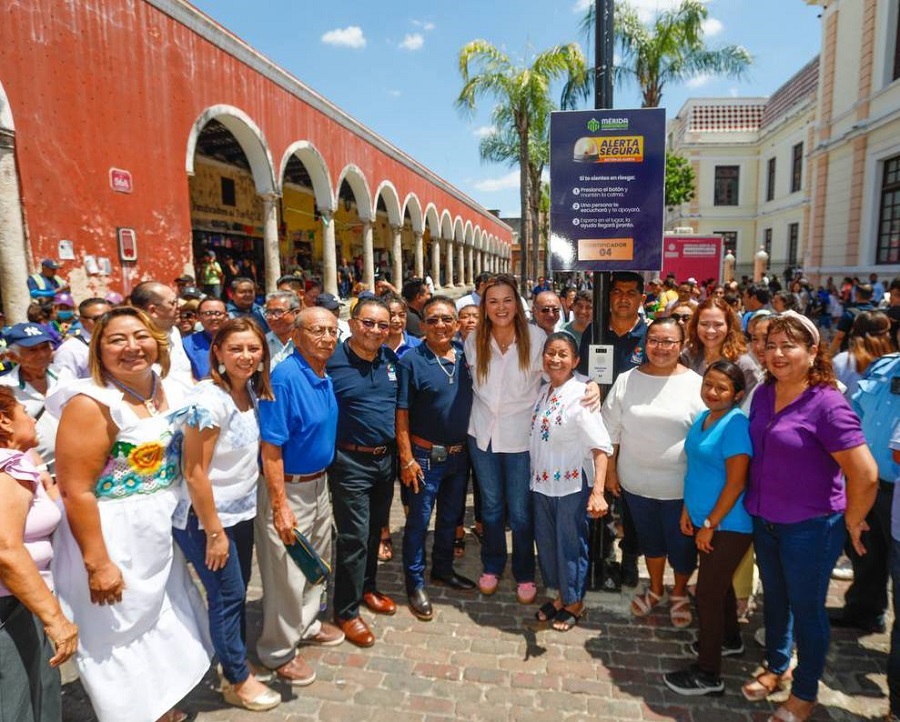 Cecilia Patrón cuida de las meridanas con mastógrafo y botón de alerta en el Lucas de Gálvez