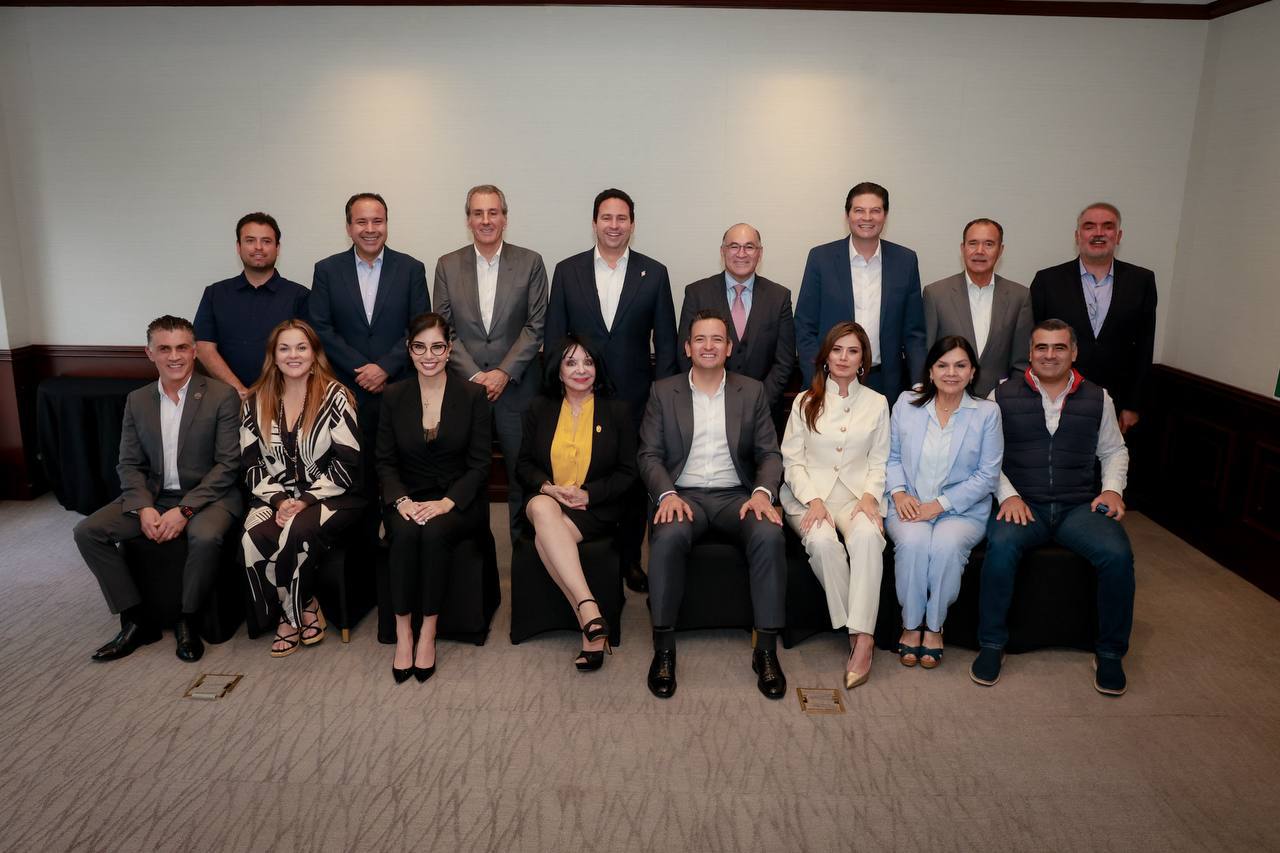 Cecilia Patrón asiste a reunión en Gobernación con alcaldes de ciudades capitales