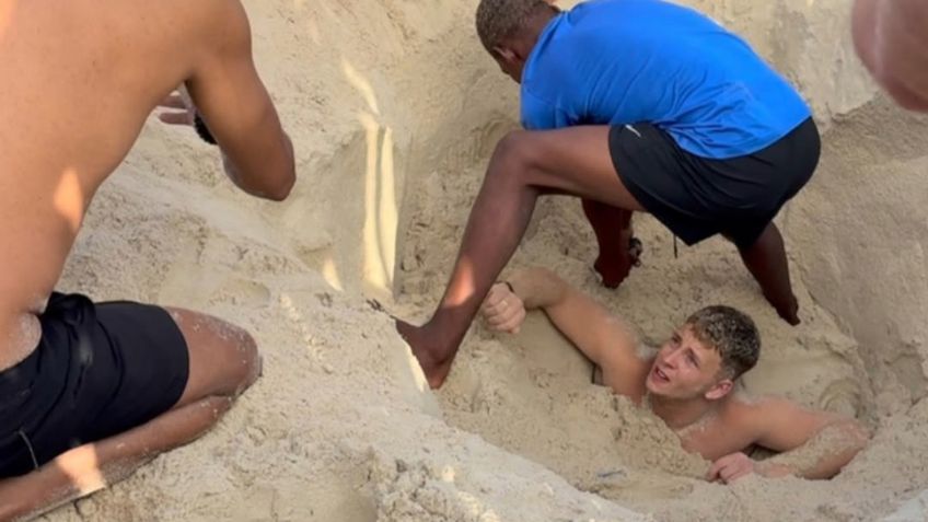 Rescatan a turista que se enterró solo en la playa de Copacabana