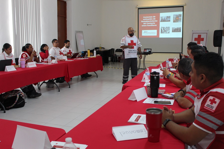 Voluntarios de Cruz Roja se capacitan sobre el Restablecimiento de Contacto entre Familiares