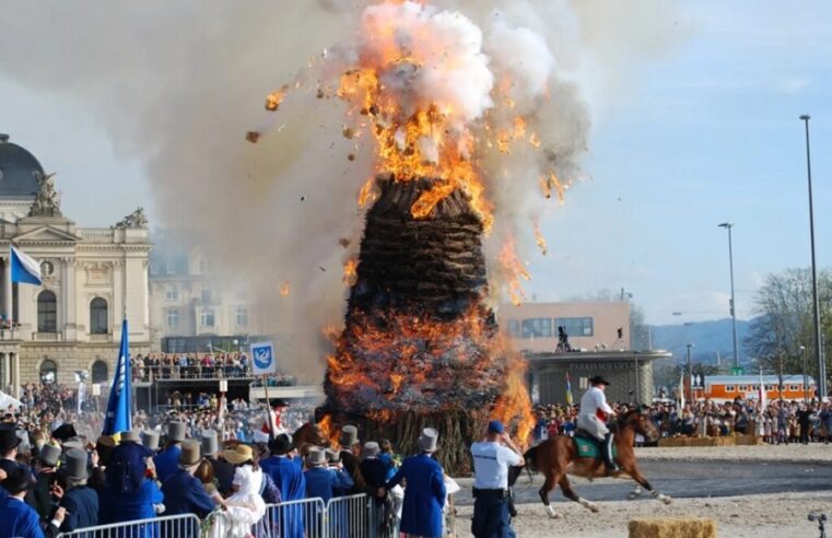 Queman un muñeco gigante para saber cómo será el clima