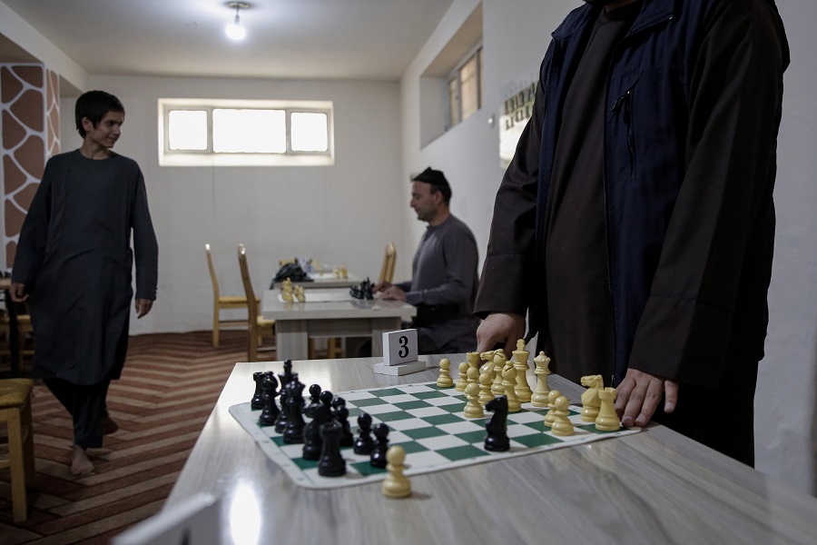 Talibanes prohíben el ajedrez en Afganistán por objeciones religiosas