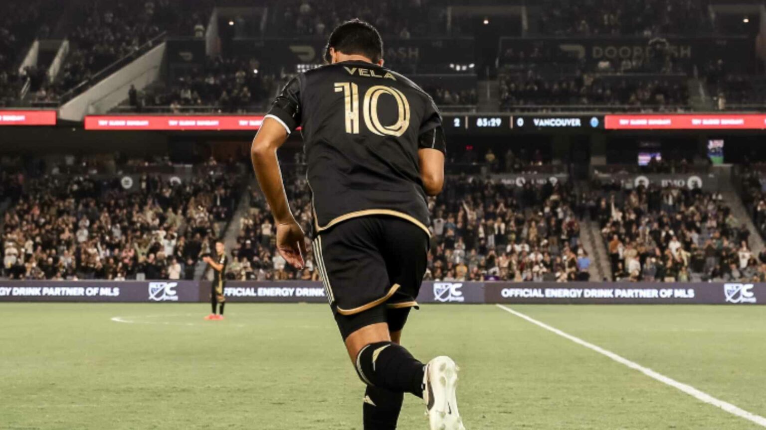 El mexicano Carlos Vela anuncia su retiro del futbol