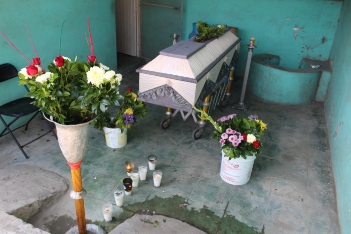 Finge ser doctor de la SSY para sacarle dinero a una humilde familia en un funeral