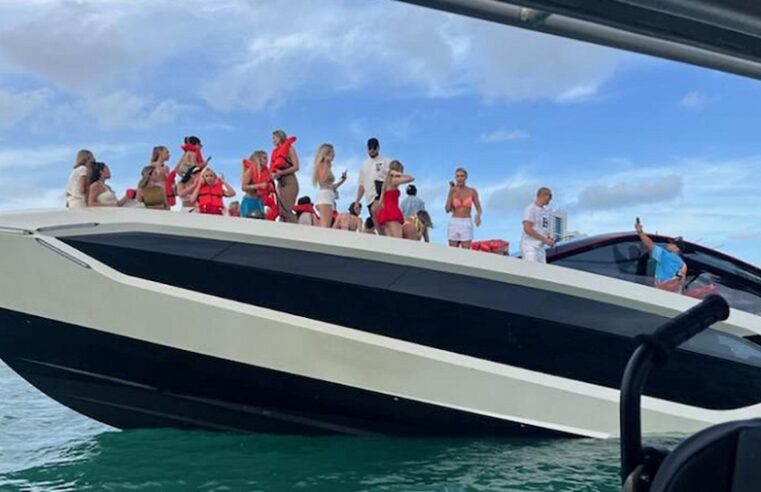 Yate Lamborghini se hunde en Miami con 32 personas a bordo