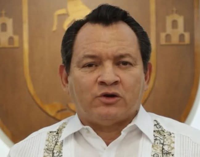 Gobernador de Yucatán celebra acuerdos con el magisterio