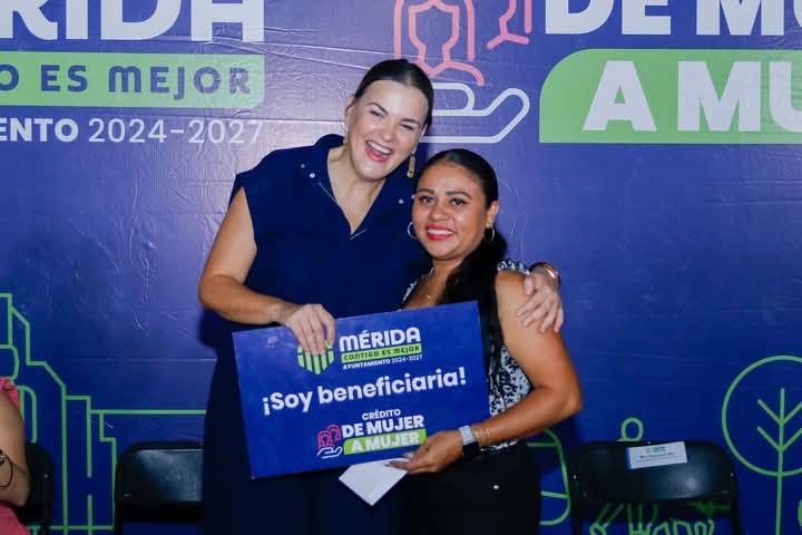 De mujer a mujer, entrega Cecilia Patrón créditos para apoyar a emprendedoras