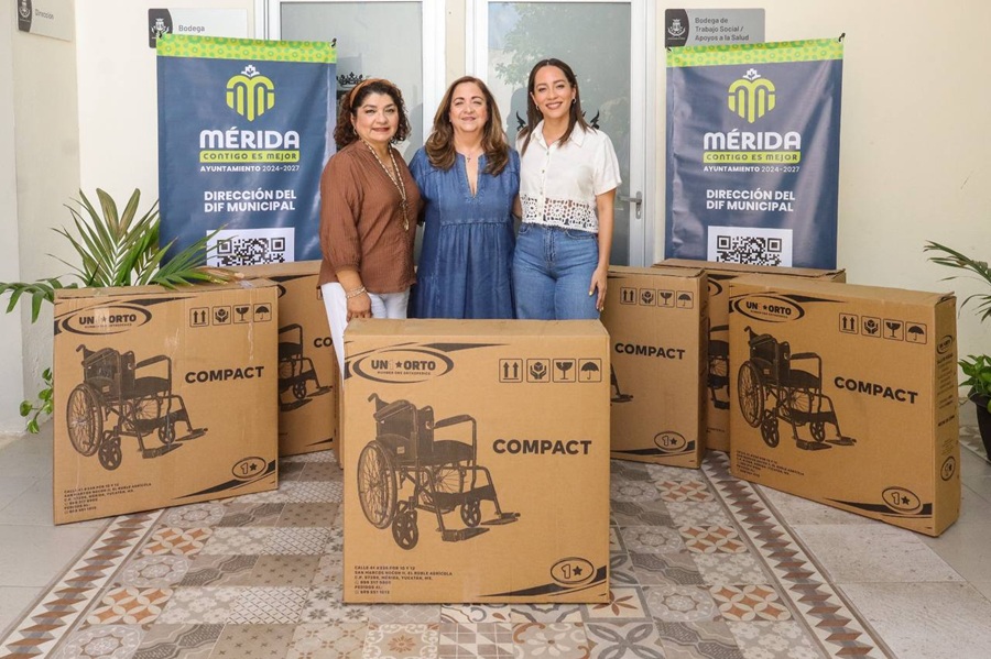 Voluntariado por Mérida dona sillas de ruedas al DIF Municipal