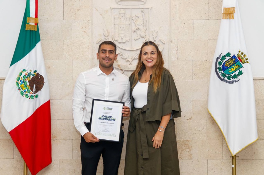 Cecilia Patrón premia con ‘Valor Meridano’ al piloto aviador que salvó 215 vidas