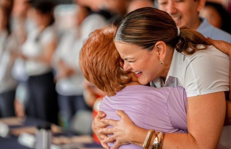 Atiende Cecilia Patrón las necesidades de los meridanos en el Miércoles Ciudadano