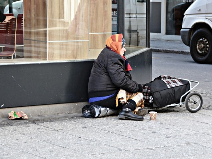 Mujer fallece en situación de calle sin saber que heredó una fortuna