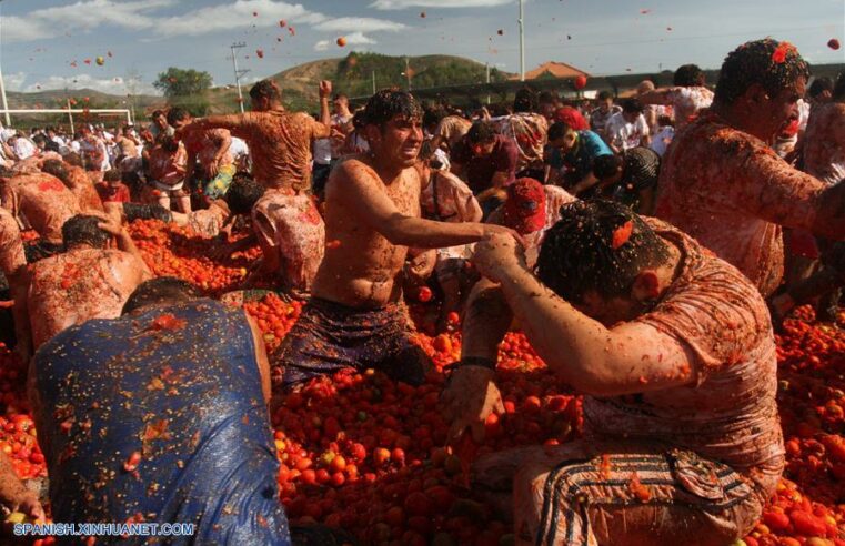 Colombia tiene su propia tomatina, pero con producto de desecho