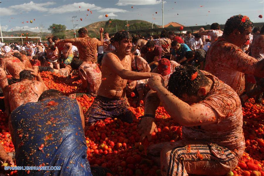 Colombia tiene su propia tomatina, pero con producto de desecho