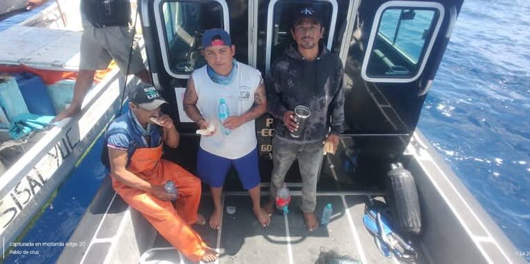 Rescatan a pescadores extraviados en altamar