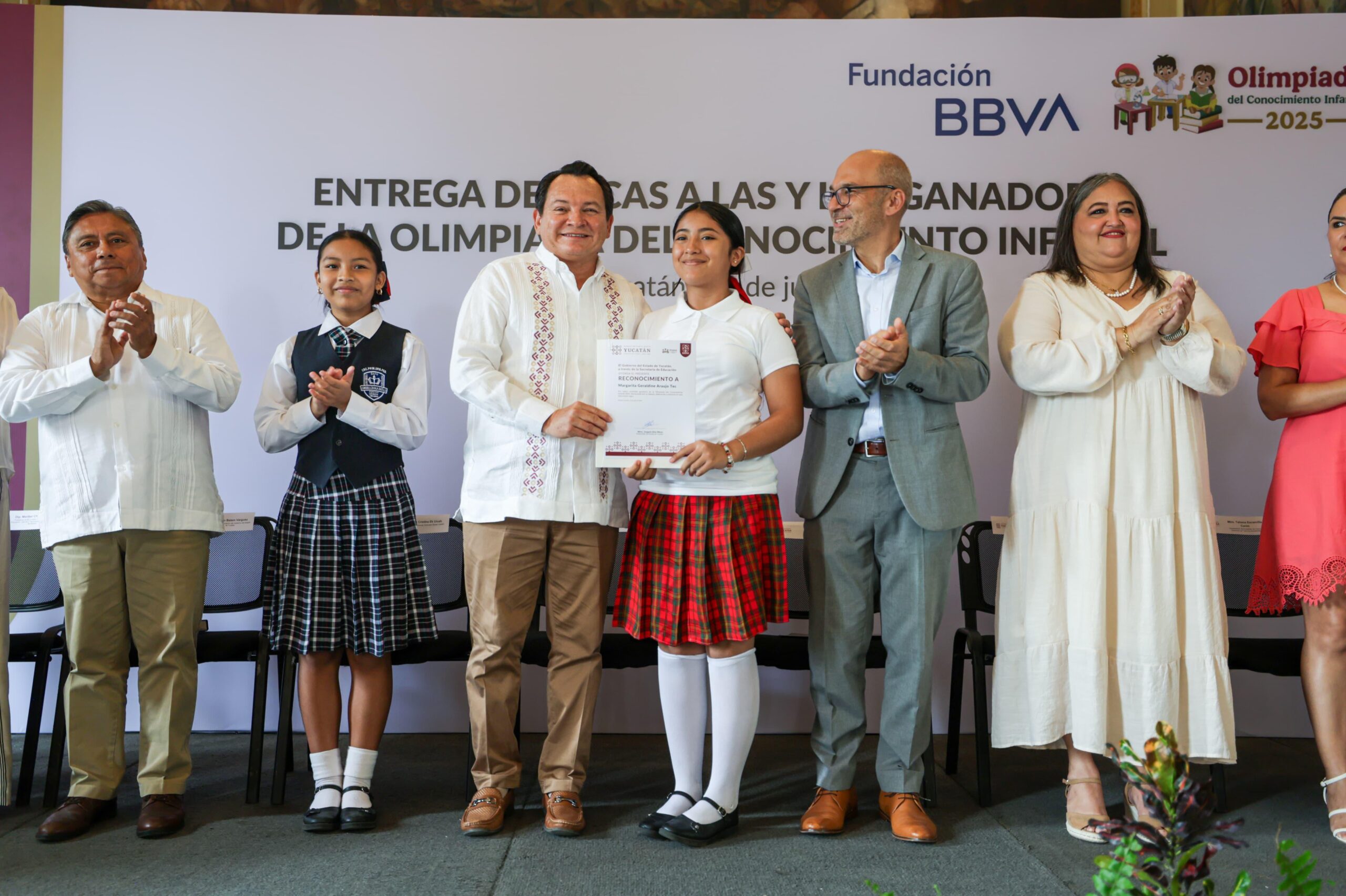 Reconocen a estudiantes destacados de Yucatán en la Olimpiada del Conocimiento 2025