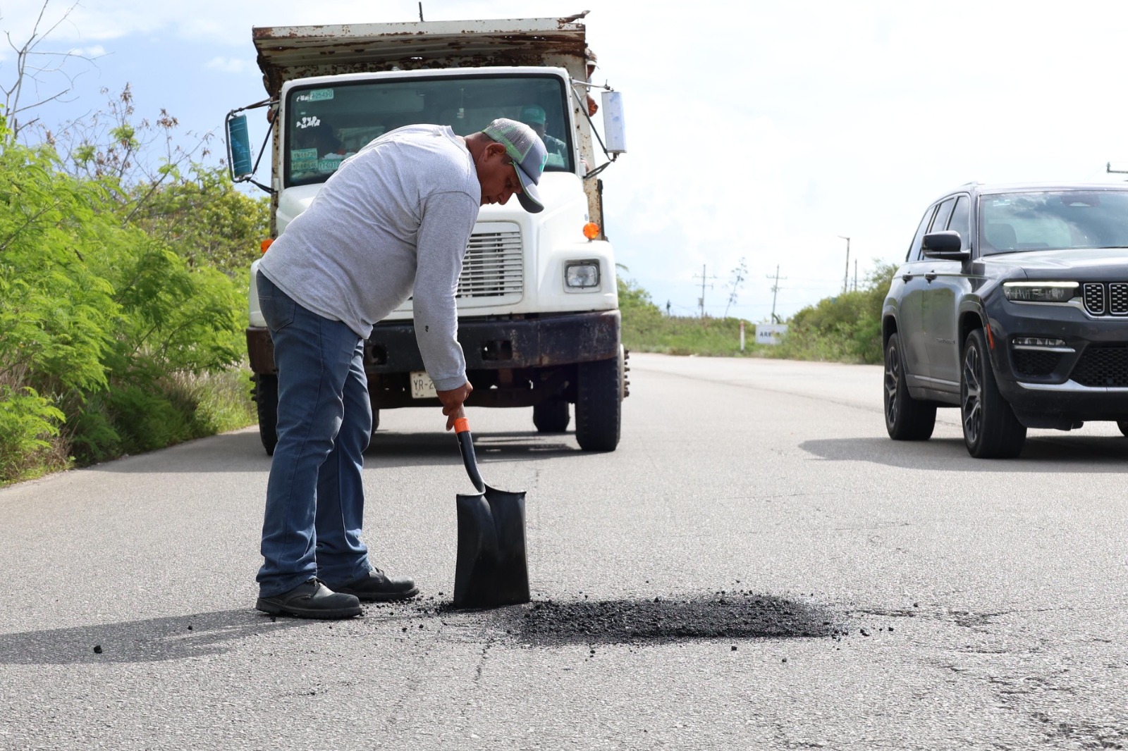 Refuerzan mantenimiento en la carretera Progreso-Uaymitún por temporada vacacional*