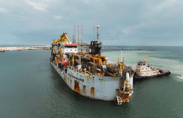 Draga de clase mundial ancla en Progreso para transformar puertos yucatecos