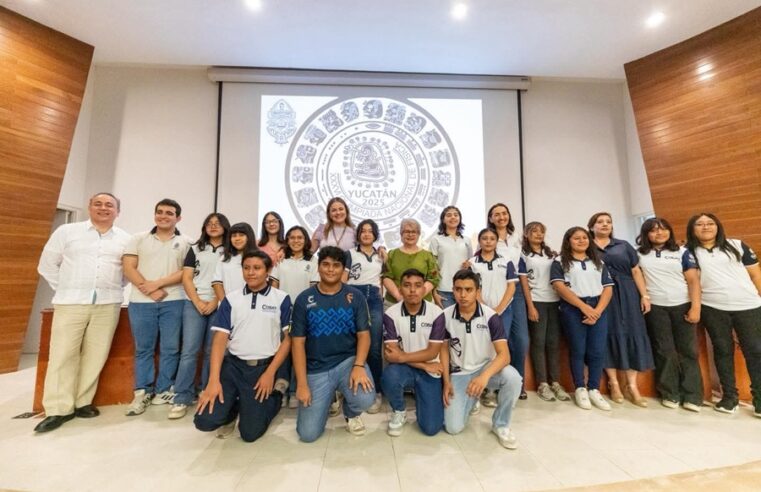 Cecilia Patrón atestigua premiación de la fase estatal de la Olimpiada de Física