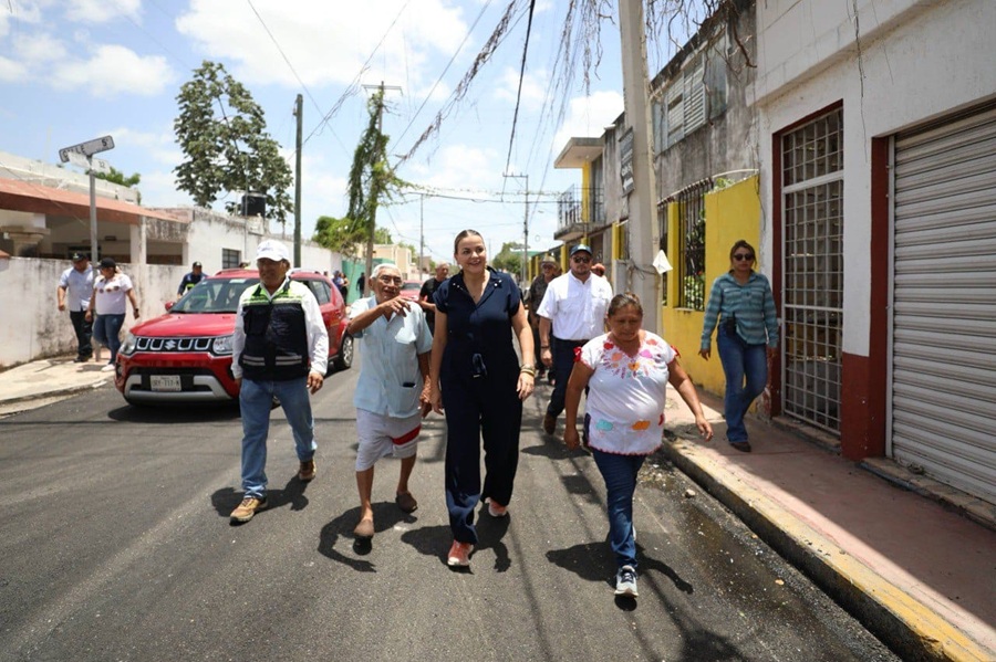 Cecilia Patrón supervisa el operativo Calle por Calle en el poniente de Mérida