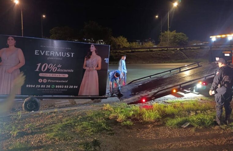 El Ayuntamiento retira remolques publicitarios en una avenida del norte de Mérida