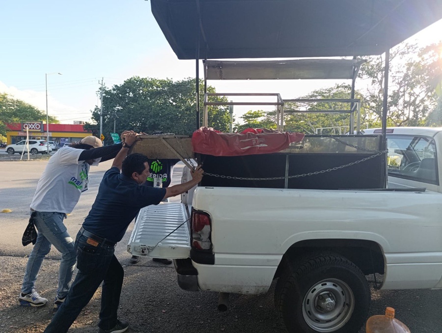 El Ayuntamiento de Mérida retira puestos sin permisos que obstruyen la vía pública