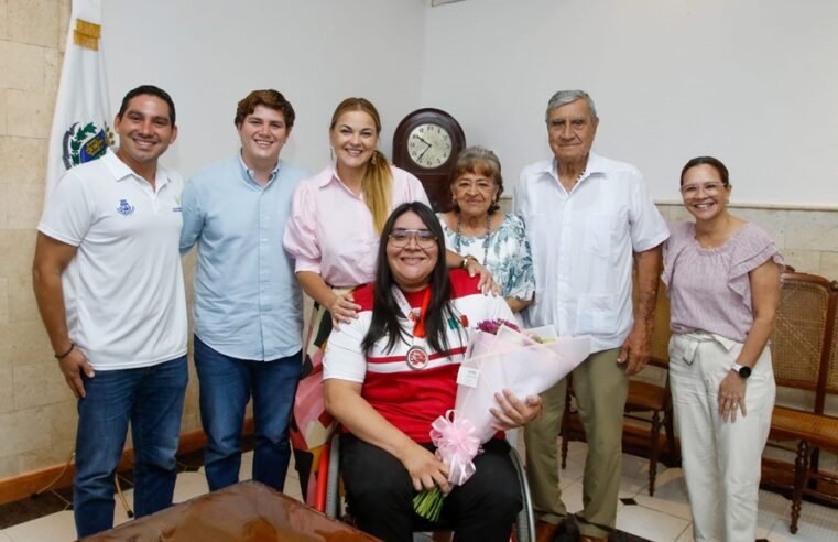 Cecilia Patrón Laviada reconoce el esfuerzo y compromiso de Gilda Cota