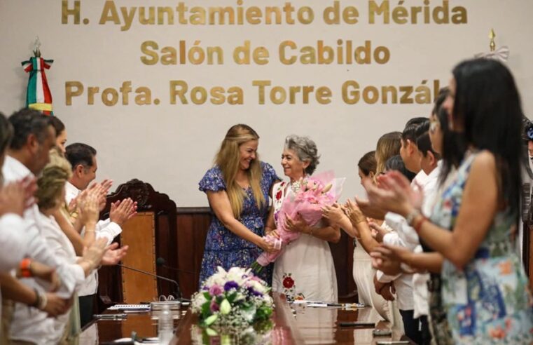 Ayuntamiento de Mérida entrega la Medalla “Rosa Torre González” a Bertha Elena Munguía
