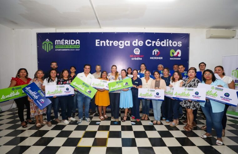 Cecilia Patrón entrega créditos de Mi Primer Crédito, Micromer y Macromer a 30 meridanos 