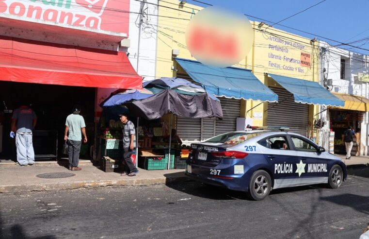 Clausuran tienda china en el centro de Mérida por desprendimiento del techo