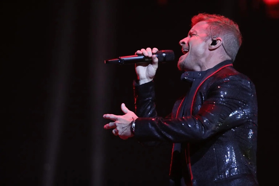 Miembro de Backstreet Boys demanda a policía porque turistas invaden su playa privada