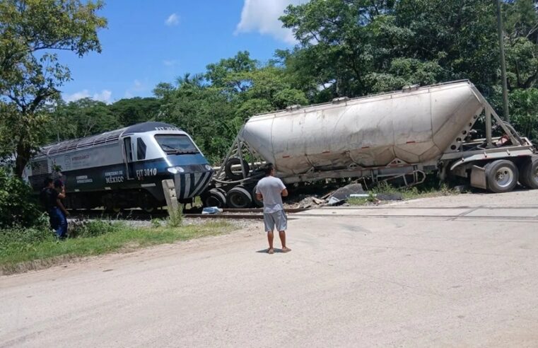 Tren Interoceánico choca con tráiler en Tabasco