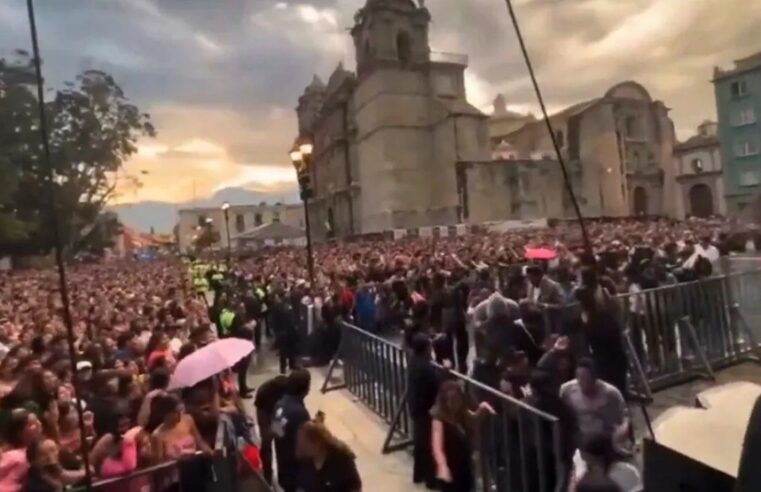 Funcionarios reservan área VIP en concierto gratuito; los corrieron a botellazos