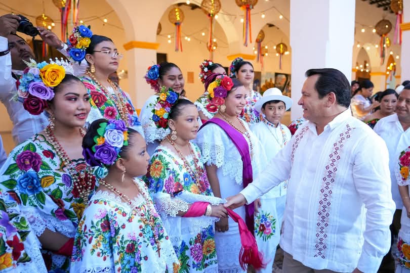 Díaz Mena refrenda compromiso con juventudes de Yucatán