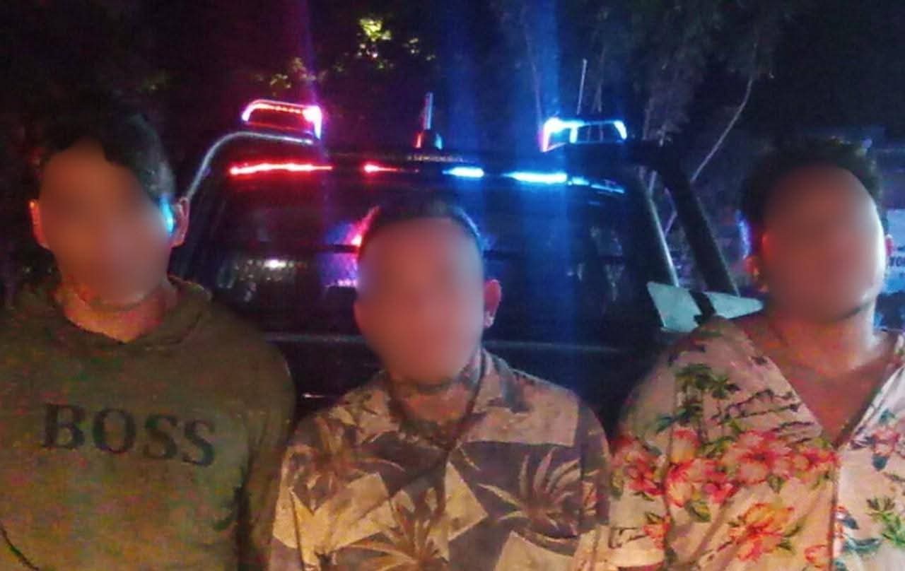 Sorprendidos merodeando casas de Ciudad Caucel con replica de pistola, tubos y bates