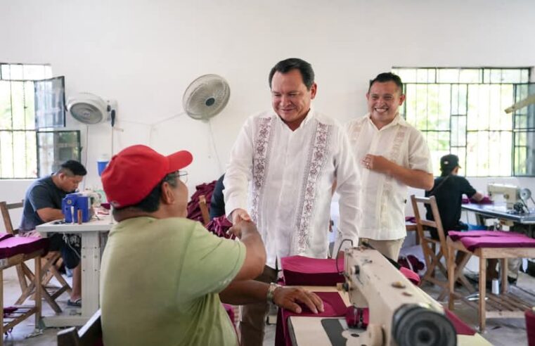 Tekit viste de orgullo a Yucatán con uniformes de “Bienestar en tu Escuela”