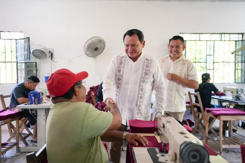 Tekit viste de orgullo a Yucatán con uniformes de “Bienestar en tu Escuela”