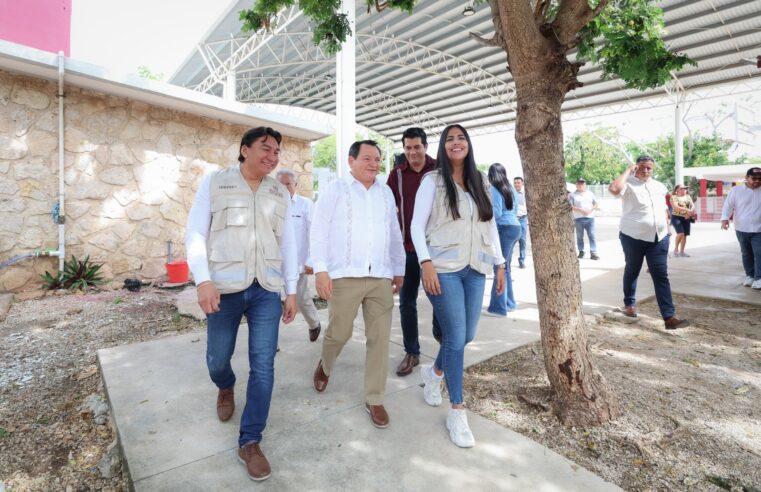 Díaz Mena constata avances en escuelas del sur de Mérida 